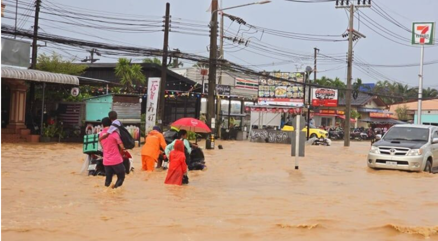 Kota Wisata Phuket Thailand Siaga Banjir Bandang Saat Hujan Badai
